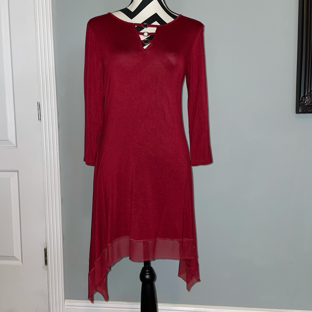 Cable and Gauge ** maroon casual dress- shark bite hem